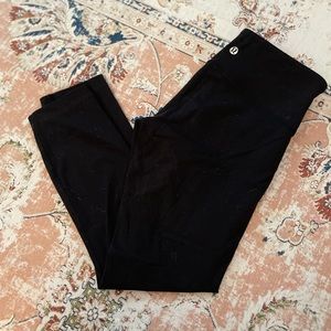 Lululemon black wunder under crop size 6